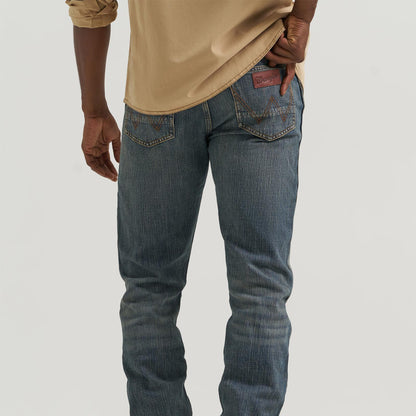 Vaqueros rectos ajustados Retro® de Wrangler® para hombre - Dark Knight Stretch
