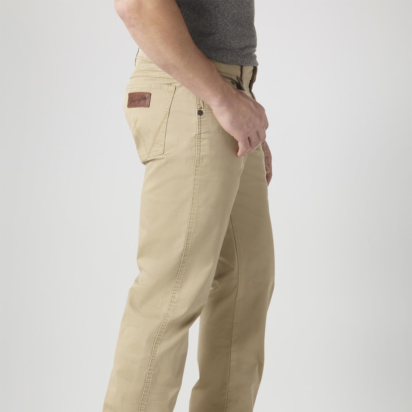 Wrangler® Men's Retro® Slim Straight Jeans - Slim - Fawn - 88MWZFN