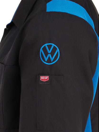 Camisa técnica de manga larga OilBlok de Volkswagen, color negro y azul